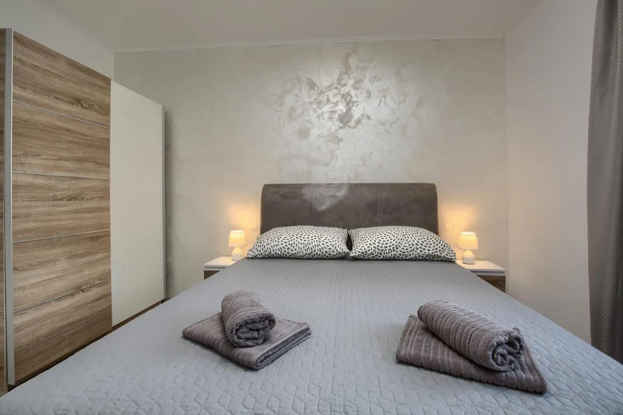 Luksuzni Apartmani Asi S Bazenom Фажана Апартаменты