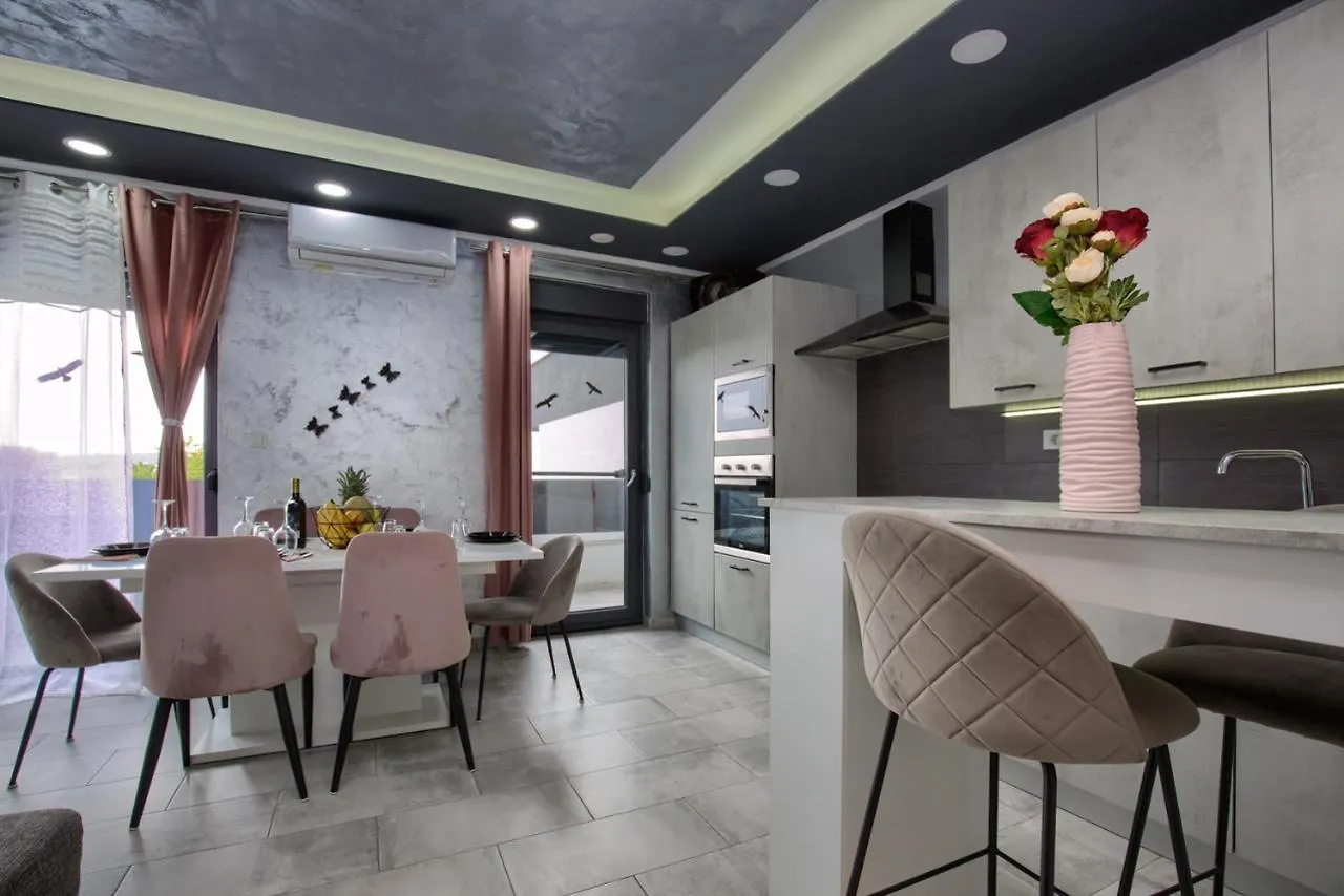 Luksuzni Apartmani Asi S Bazenom Фажана Хорватия