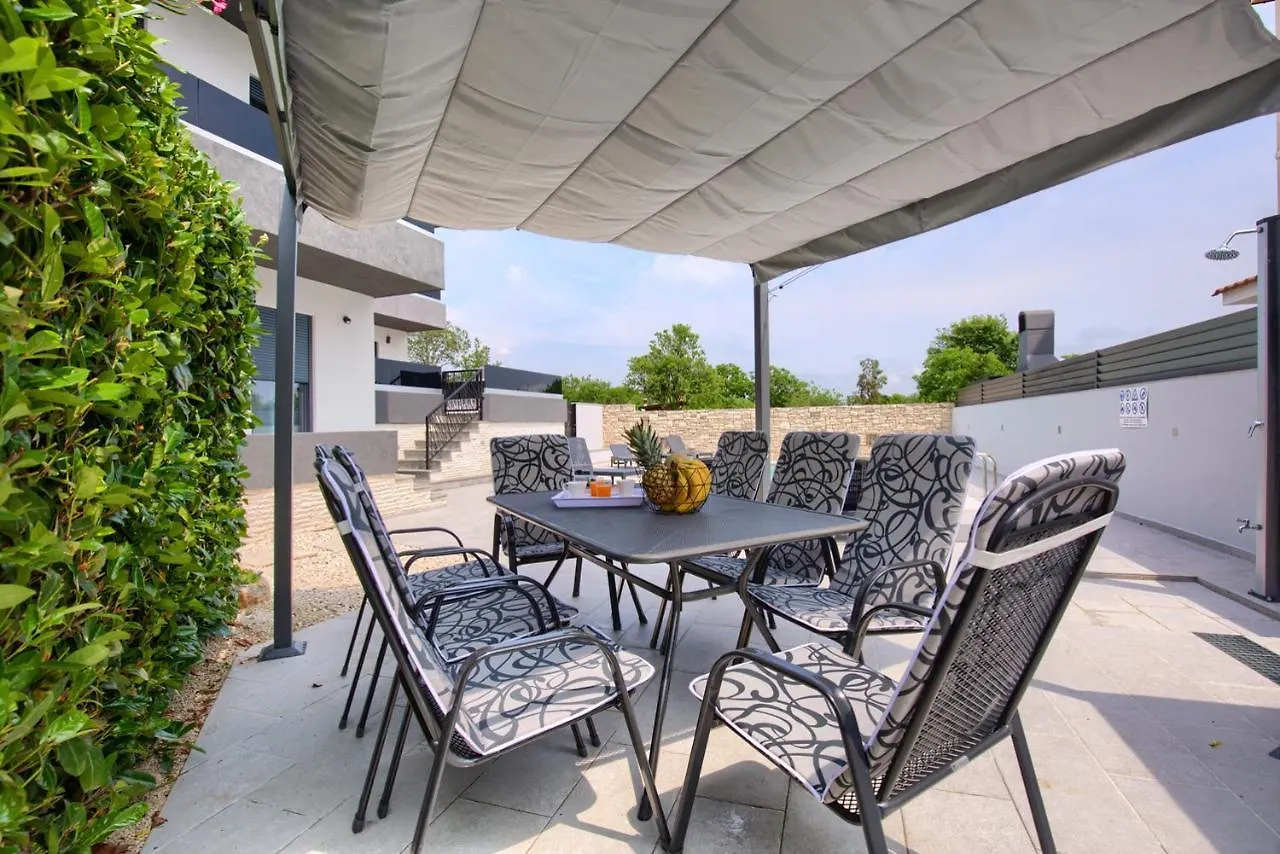 Luksuzni Apartmani Asi S Bazenom Фажана Хорватия